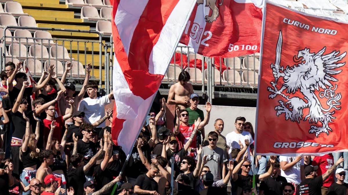 Serie D, il punto sul girone E: Il Grosseto stacca la spina, play-off blindati. E in coda....