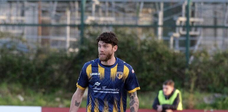 Casarano e Casertana su una colonna del Giugliano