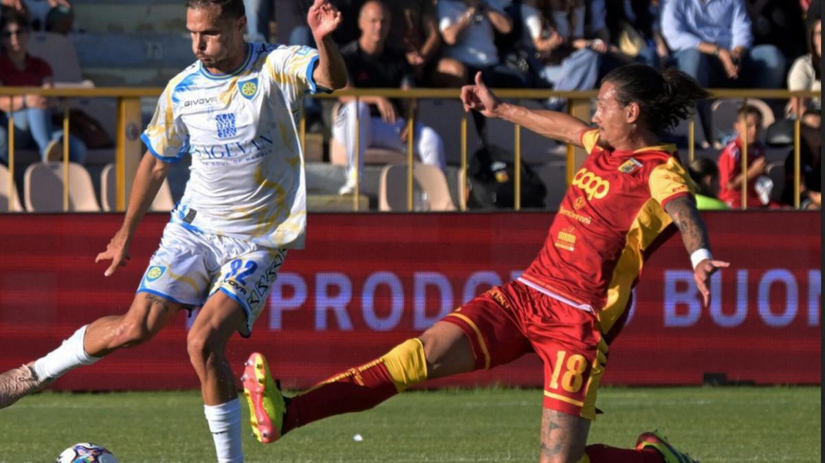 Bettella chiama il Pescara: il difensore vuole lasciare Catanzaro, trattativa nel vivo