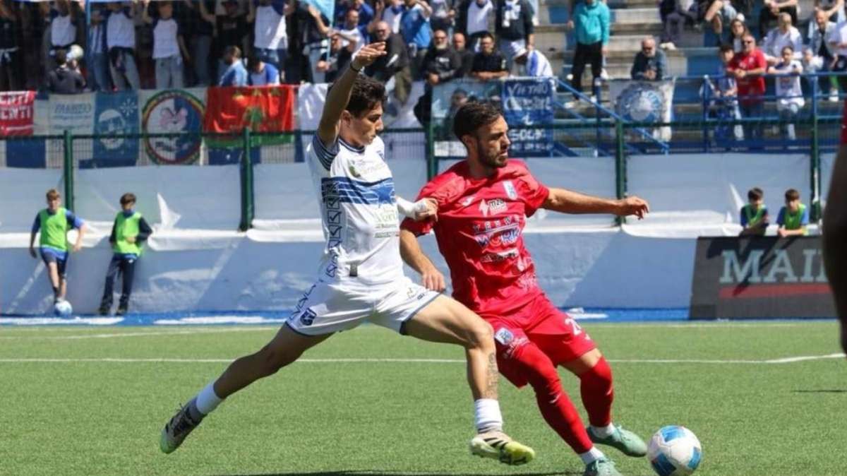 Fasano-Paganese, l'atto secondo: al "Curlo" i playoff chiedono il conto dopo il 6-0 in campionato