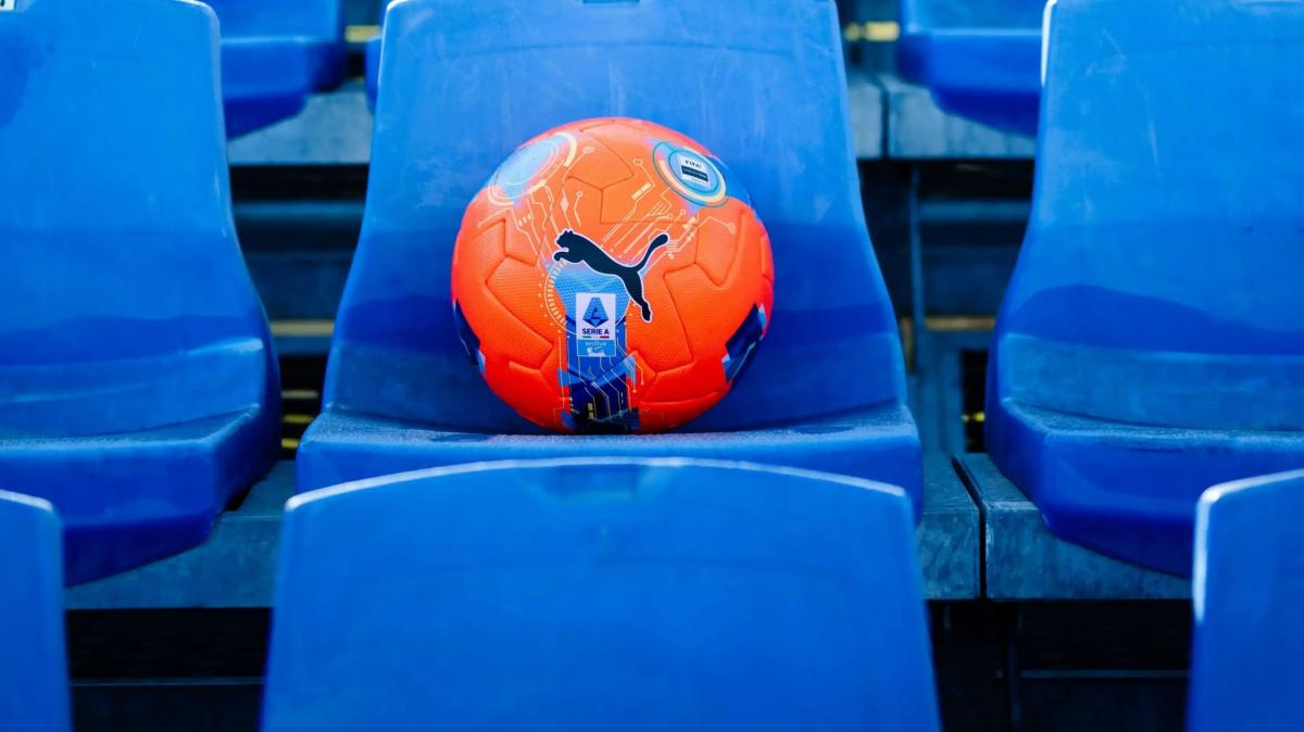 Serie A, rivoluzione cromatica per il pallone invernale: debutta la base arancio fluo