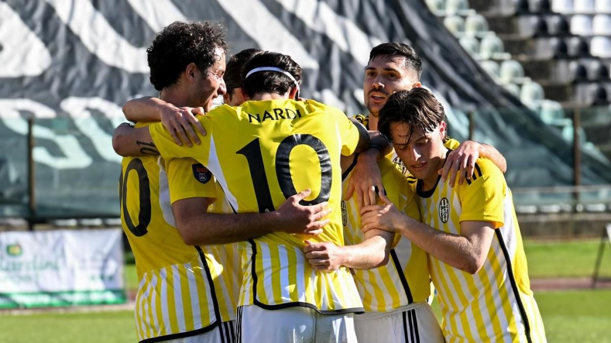 Serie D, il punto sul girone E: il Grosseto inciampa, ma le inseguitrici "graziano" la capolista. Siena vincente