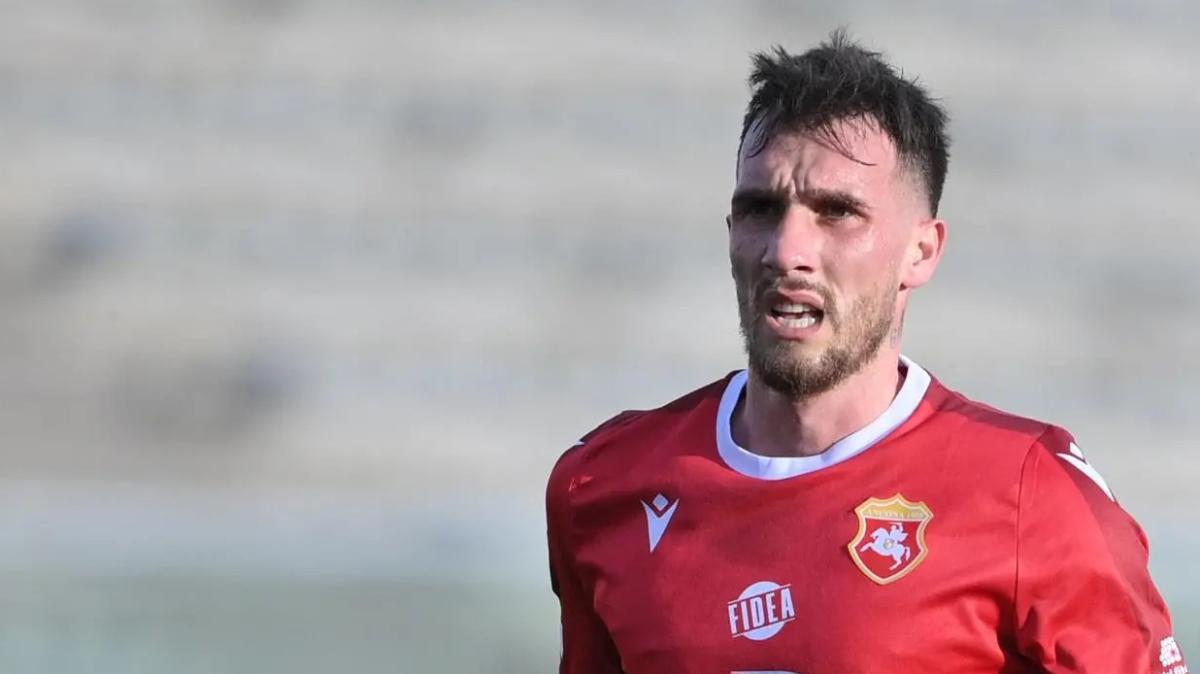 Albalonga, Notaresco e Teramo su un 30enne attaccante esterno