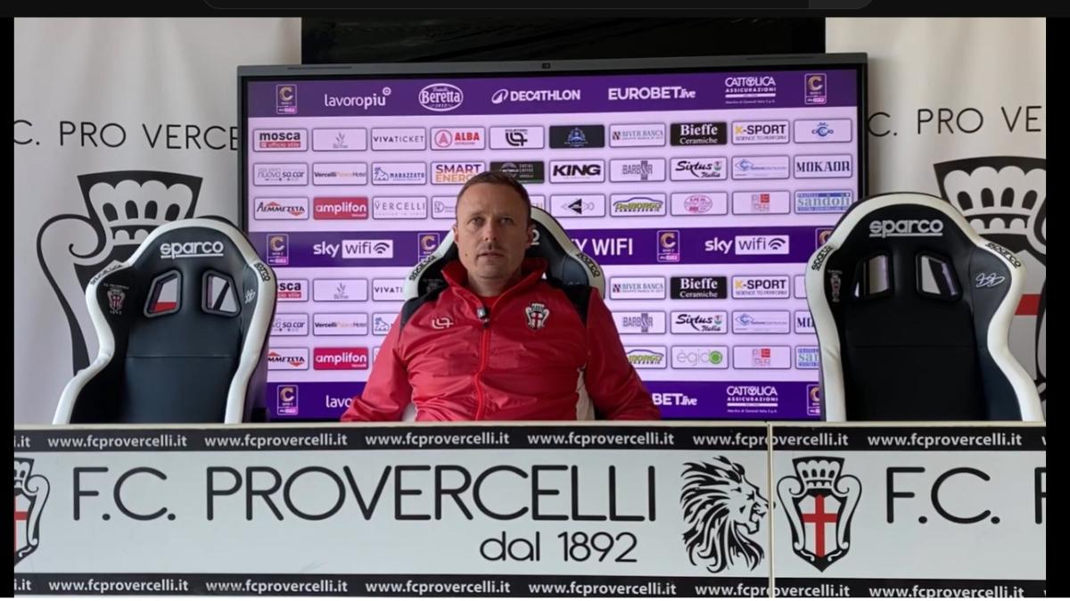 Pro Vercelli, Santoni punge: «Brescia forte? Io mi sono divertito di più a vedere il Trento...»