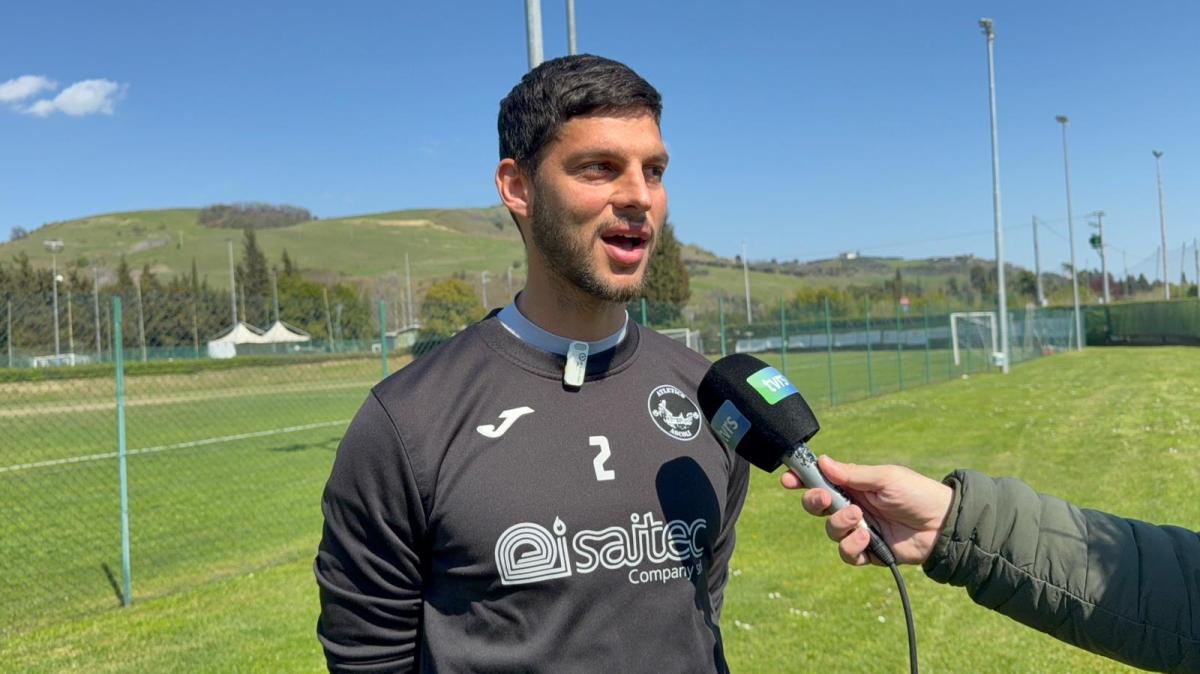 «Ho avuto un’ischemia e un buco nel cuore, ma non ho mai mollato». Le parole di De Santis commuovono l’Atletico Ascoli