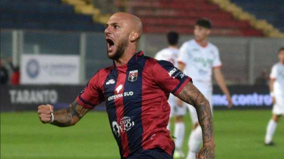 Taranto, cresce l'incertezza: lascia il centrocampista Simone Calvano