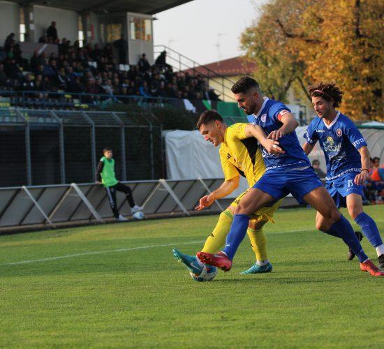 La Castellanzese resiste (0-0) e allunga la serie positiva: doppio brivido sulla traversa