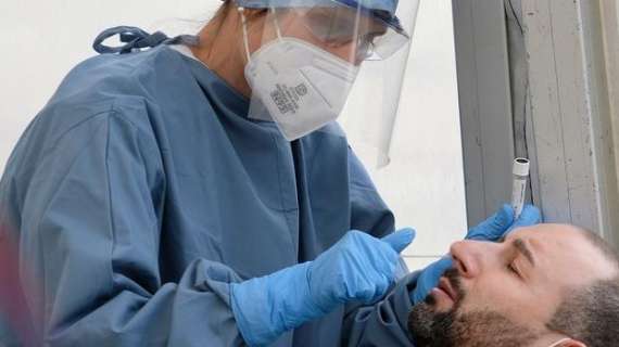 Coronavirus, il bollettino: in Italia 8.804 nuovi contagi e 83 morti
