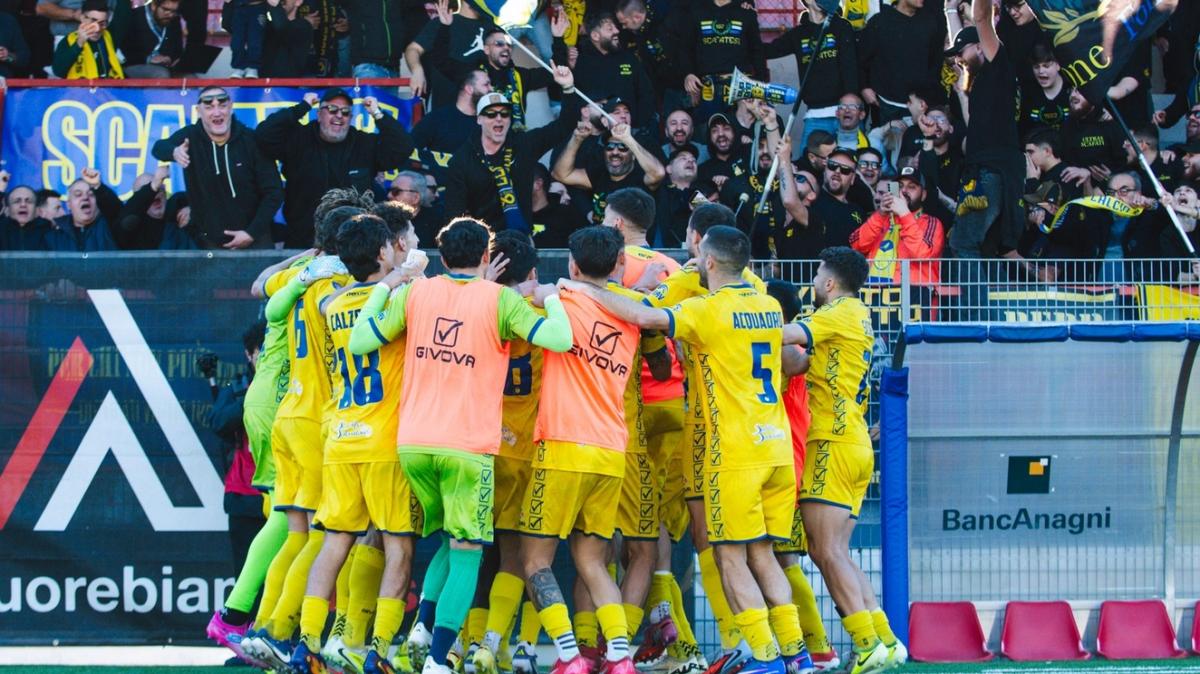 Serie D, il punto sul girone G: Scafatese senza più rivali, dietro è lotta serrata. Olbia beffata al 94'