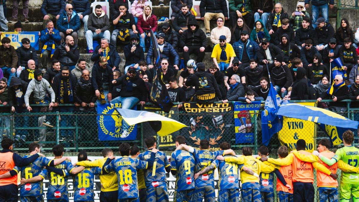 Festa pronta a Scafati: bus scoperto e premiazione LND per la Scafatese