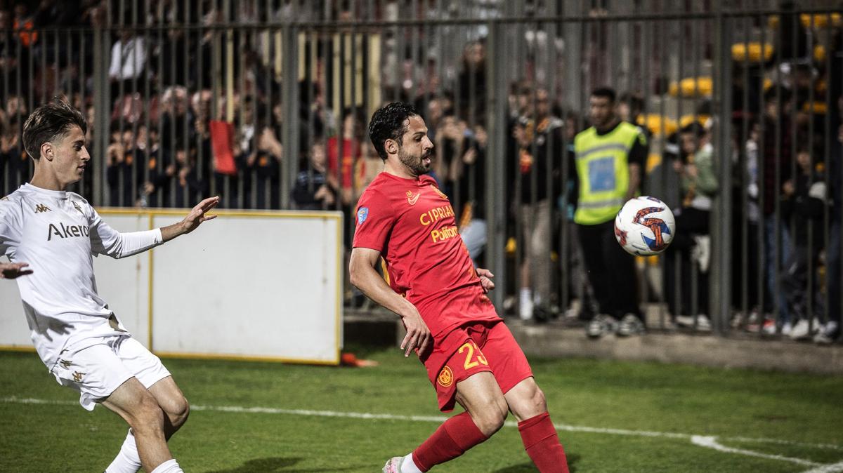 Prato, tegola D’Orsi: scontro contro il cancello e lungo stop