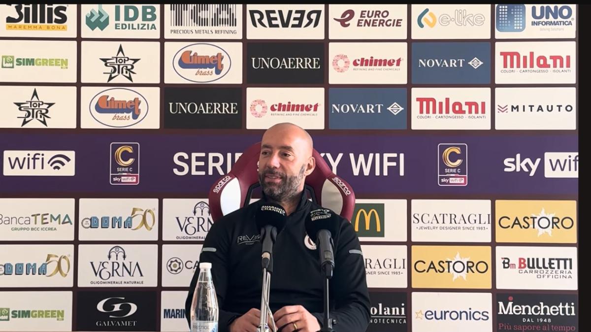 Arezzo, Bucchi amareggiato ma orgoglioso dopo il 3-3: «Potevamo segnare 15 gol, non si può concedere così tanto»