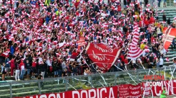 Ancona, simboli e futuro in bilico: la tifoseria non arretra di un passo