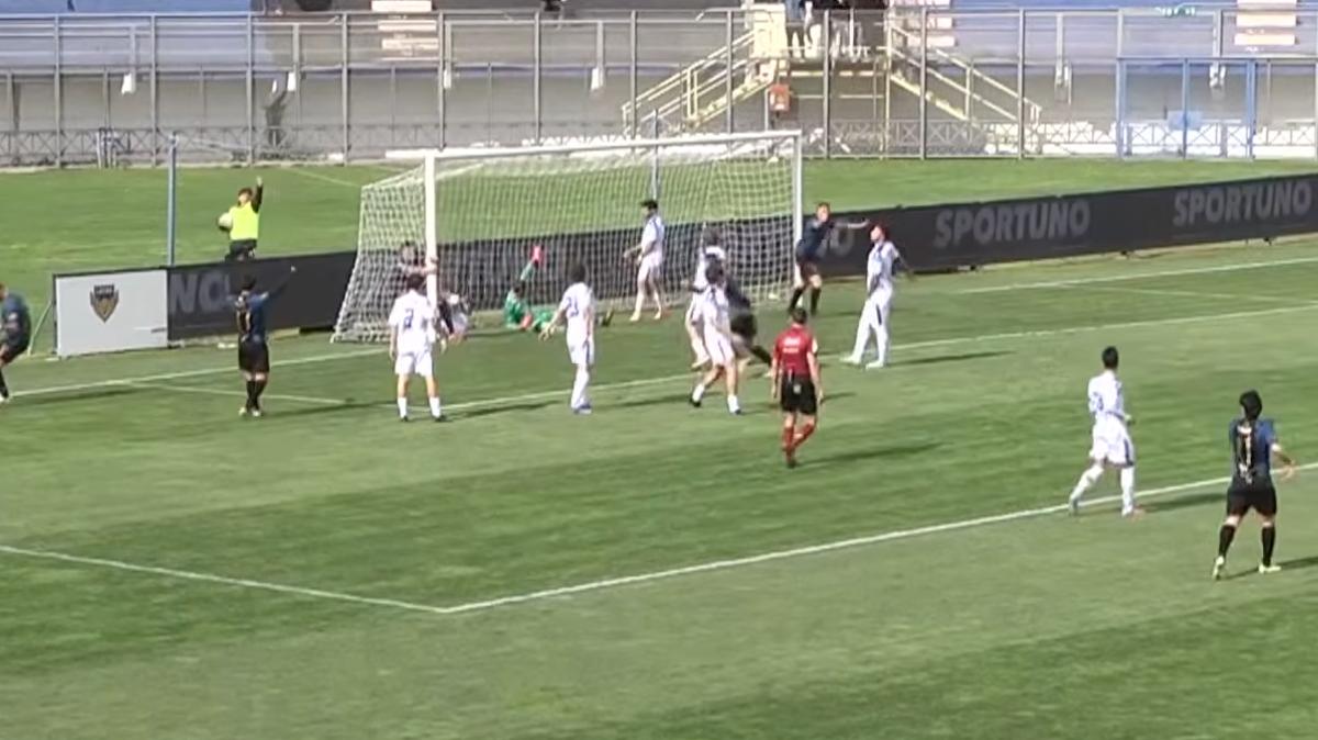 Il Latina vola, il Siracusa si sveglia troppo tardi: 2-1 al Francioni