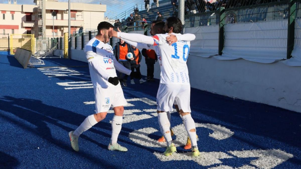 Fasano in corsa: il duello con la Paganese vale la serie C