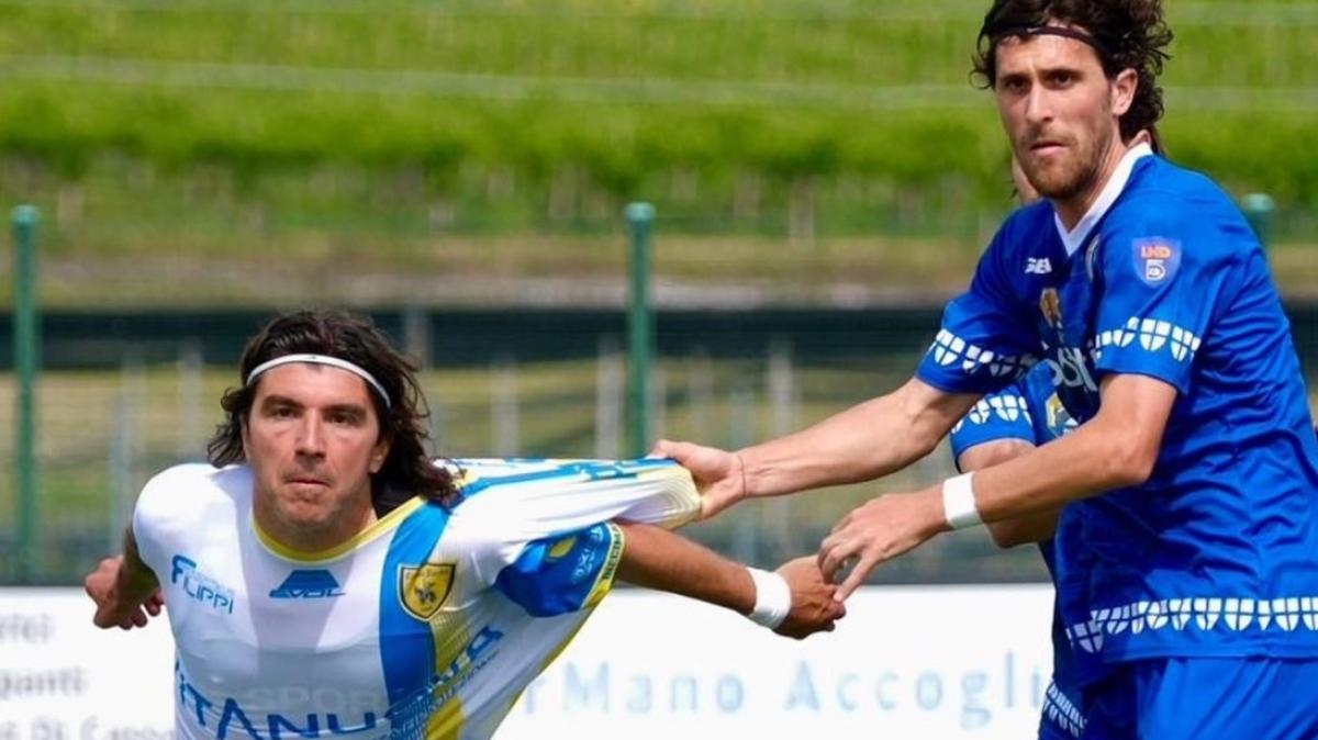 Il Chievo rimonta il Pavia in dieci e vola ai playoff: decide Costantino al 90'