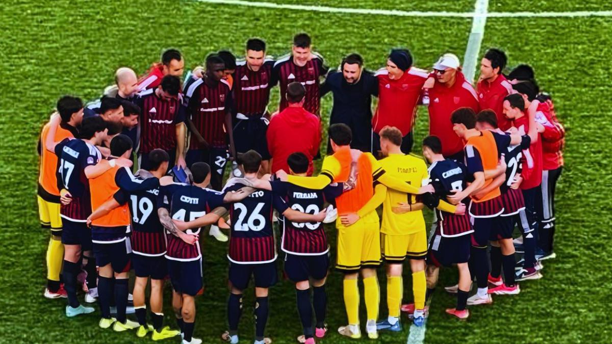 Cosenza, pugno di ferro societario: vacanze annullate e scoppia il caso nello spogliatoio