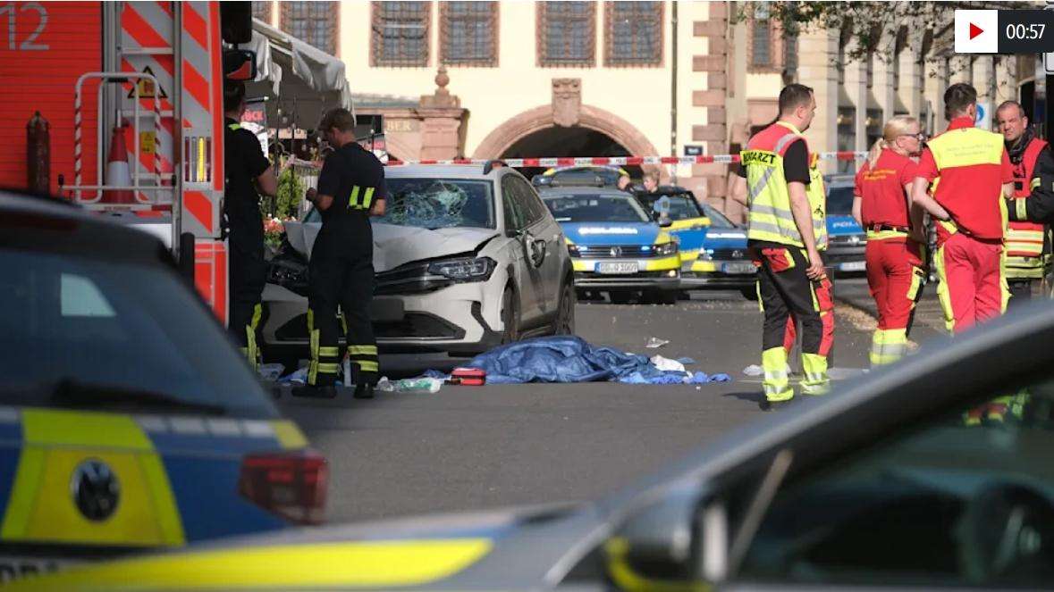 Strage a Lipsia: un'auto piomba sulla folla, due morti e venti feriti