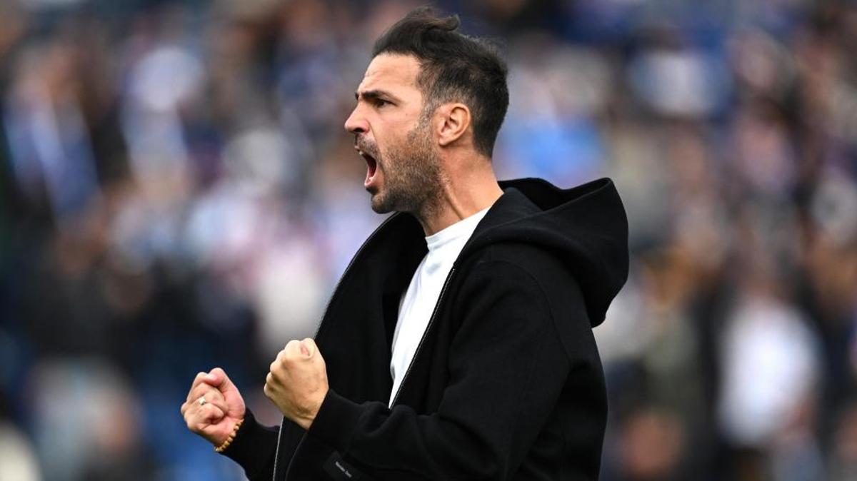 Fàbregas celebra Perrone: «Un faro in mezzo al campo che guida la squadra»