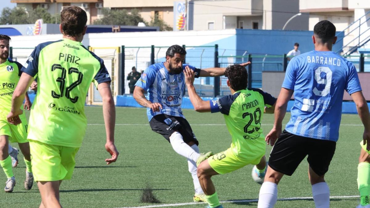 Fasano ad Aversa per blindare il secondo posto. Corvino: «Sarà ostica»