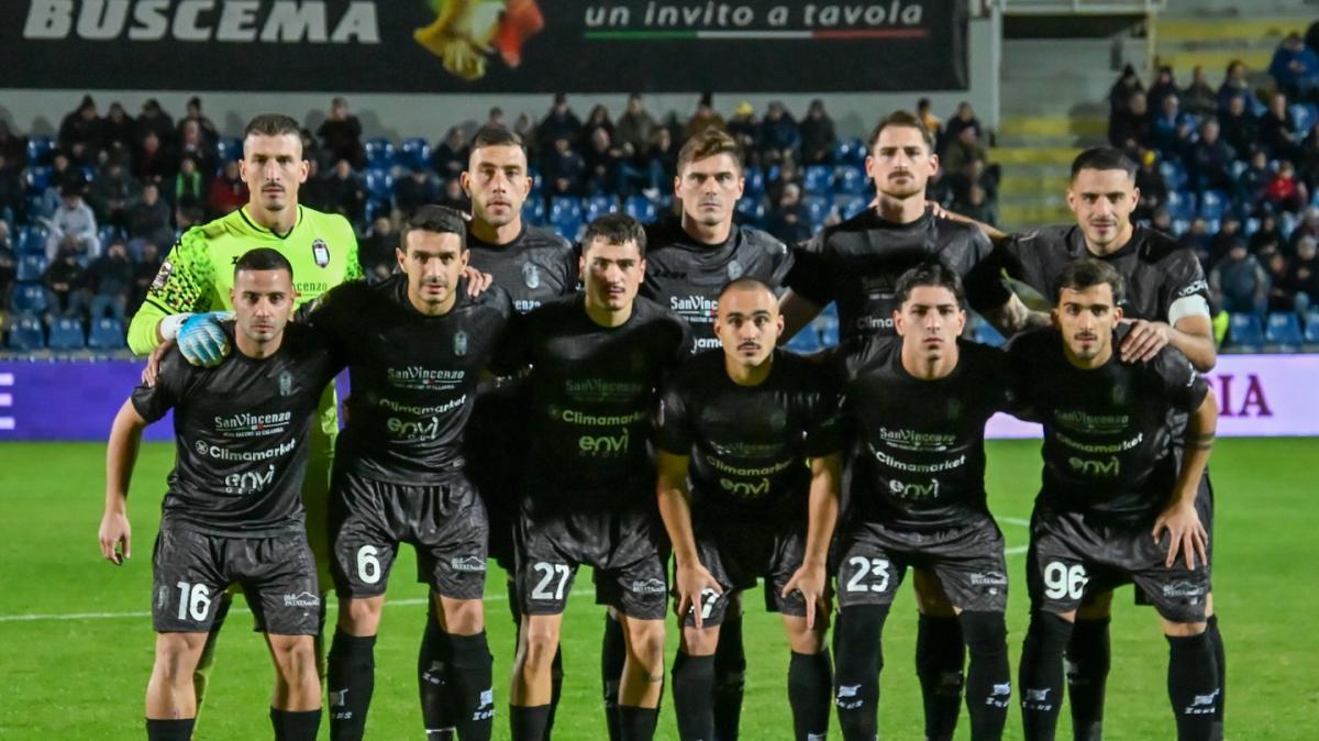 Rivoluzione Crotone: tra sostenibilità e addii eccellenti, cosa succede a gennaio