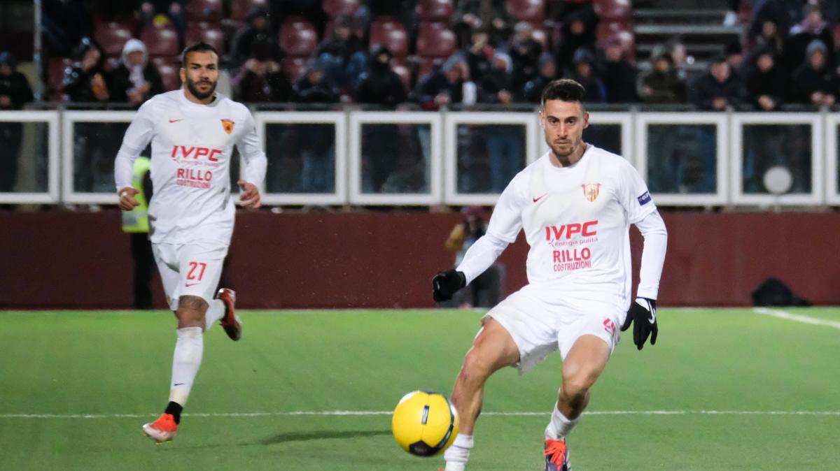 Rinforzo d'oro per Bucchi: l'Arezzo chiude per il centrocampista ex Benevento