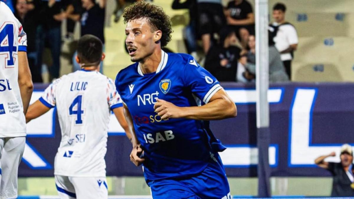 Siracusa, reintegrato in rosa il centrocampista Frisenna