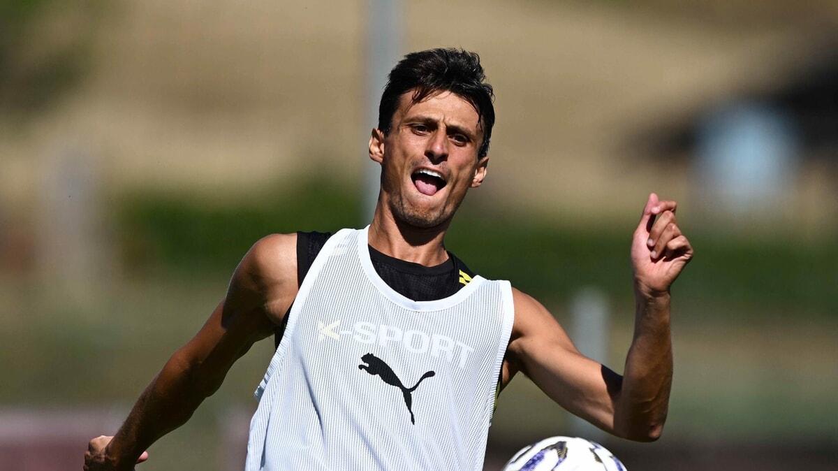 Salernitana, ore roventi per l'attacco: il patto per Liguori e il mistero sul futuro di Inglese