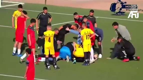 Assurdo: muore calciatore diciassettene durante una partita [VIDEO]