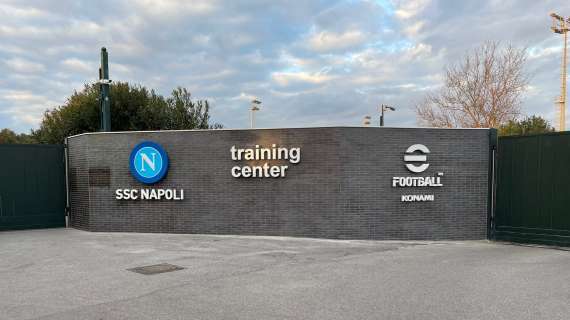 Uomo sfonda i cancelli del Konami Training Center: Napoli chiuso negli spogliatoi
