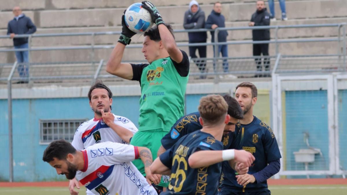 Derby amaro per il Pompei: il Nola resiste in dieci e conquista il "Santa Maria"