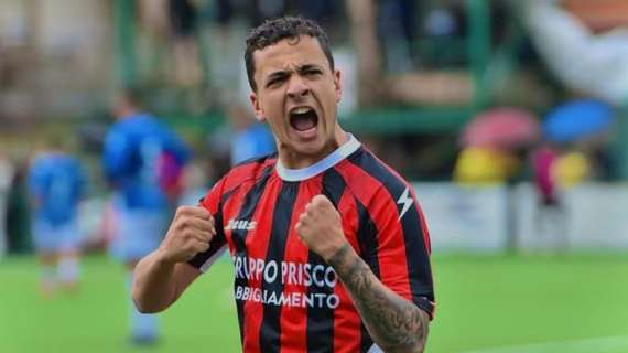 Crotone, Reggina e Scafatese su un esterno autore di 11 reti in D quest'anno