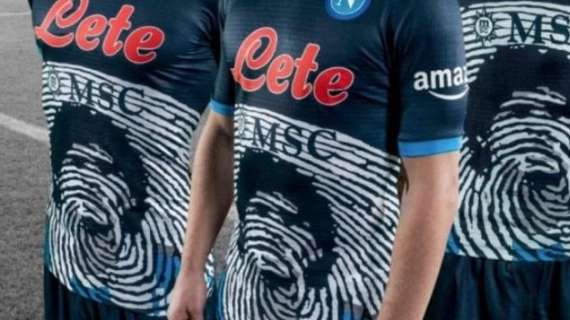 Napoli, niente più volto di Maradona sulle maglie: l'ha deciso il Tribunale