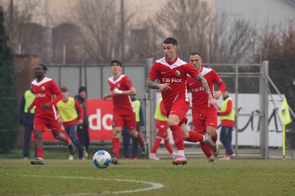 Girone D, duello di esperienza: Cittadella Vis Modena batte Lentigione di 102 presenze