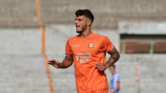 Campobasso in pressing su un attaccante dell'ultima Serie D