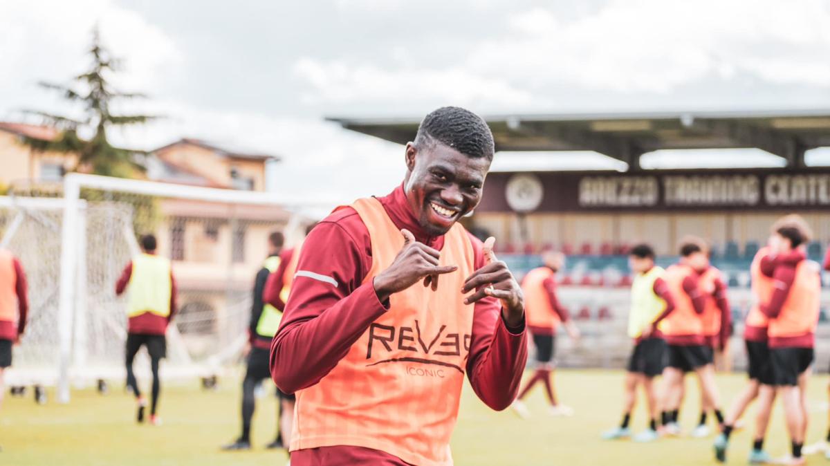 Tegola Arezzo: frattura allo zigomo per Mawuli, il rientro è fissato con la mascherina