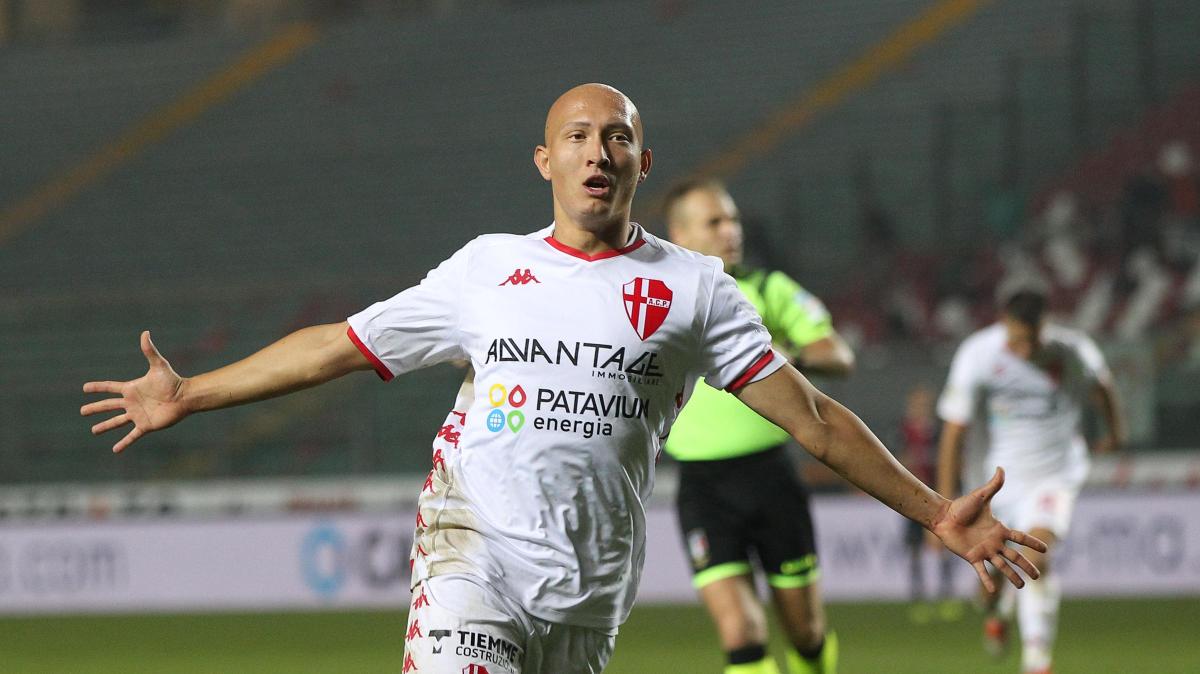 L'attaccante Claudio Santini nel mirino di un top club di D