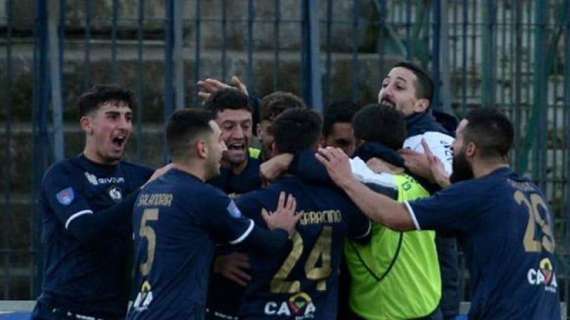Il Brindisi sbaglia, la Cavese no: i metalliani vincono il big match e provano la fuga