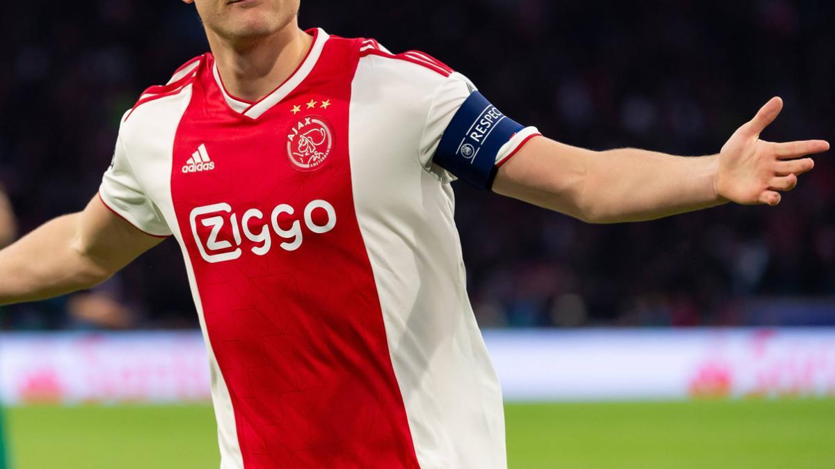 Juventus, colpo dal vivaio dell'Ajax: ufficiale l'acquisto del giovane attaccante Esad Deniz