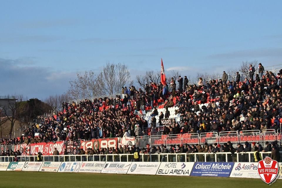 Caos stadio a Pesaro: i tifosi bocciano il piano del Comune per la ristrutturazione