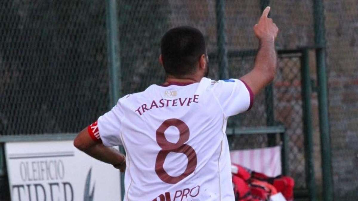 Serie D, il punto sul girone G: In vetta si "accorcia", Scafatese e Nocerina col freno a mano, Trastevere e Budoni sentono l’odore della preda