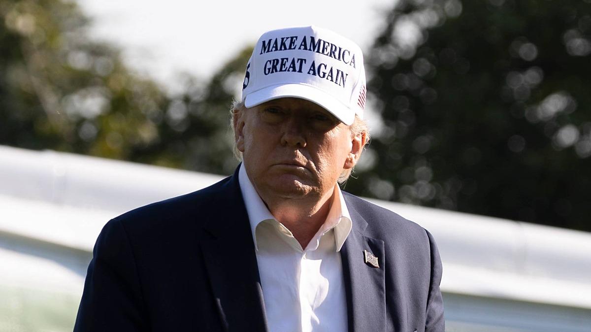 Trump at Knicks Game 3 Sparks Fan Backlash: “He’s Ruining the Finals Experience”