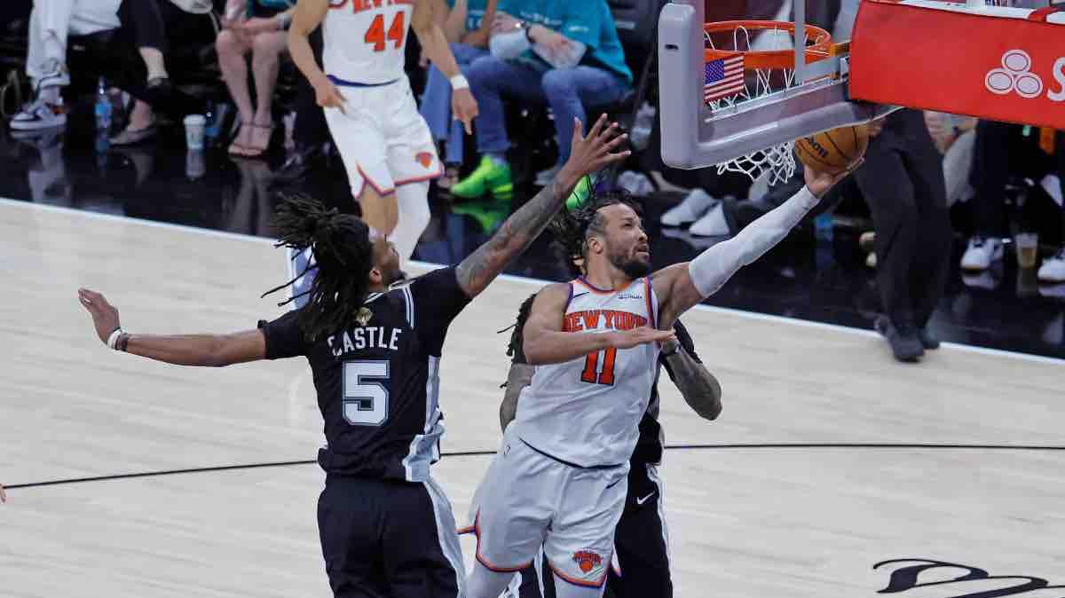 Knicks Stun Spurs in Game 1: Brunson’s Clutch Takeover Silences San Antonio