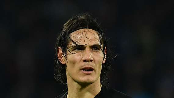 Cavani enraged by the penalty not granted in Ghana-Uruguay: he throws the VAR monitor to the ground