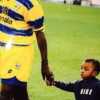 Marcus Thuram non dimentica il passato: l'attaccante dell'Inter posta una foto col papà in maglia Parma