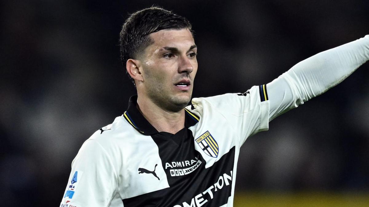 Sfida da ex amara per Strefezza: è lui il peggiore in campo di Parma-Como secondo i quotidiani