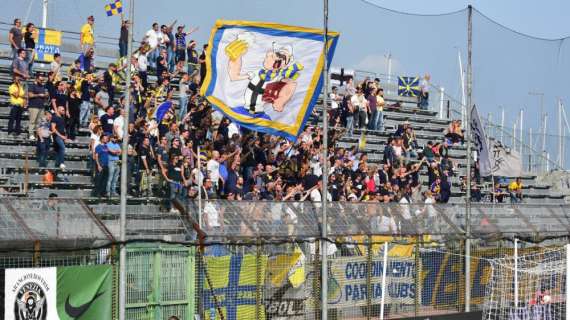 Sale l'entusiasmo tra i tifosi crociati: già esauriti i biglietti del Settore Ospiti per Carpi-Parma