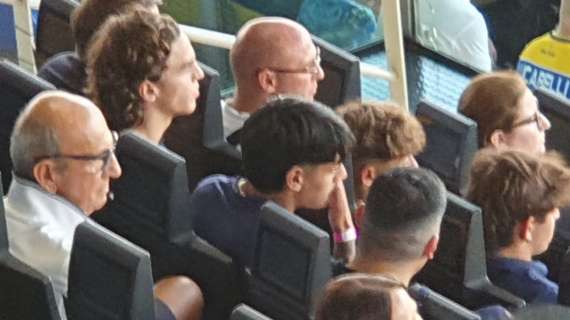 Troilo è in tribuna al Tardini: maglia del Parma indosso, occhi puntati sui nuovi compagni