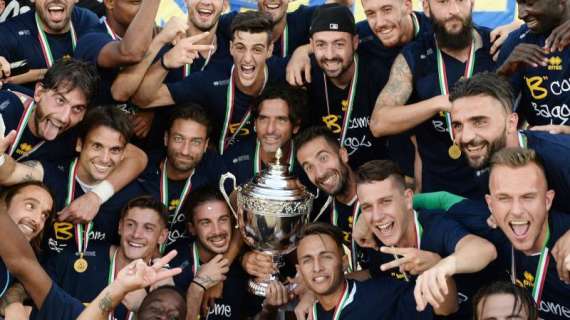 Tutti vogliono la foto con la Coppa: sabato da record al Museo gialloblù