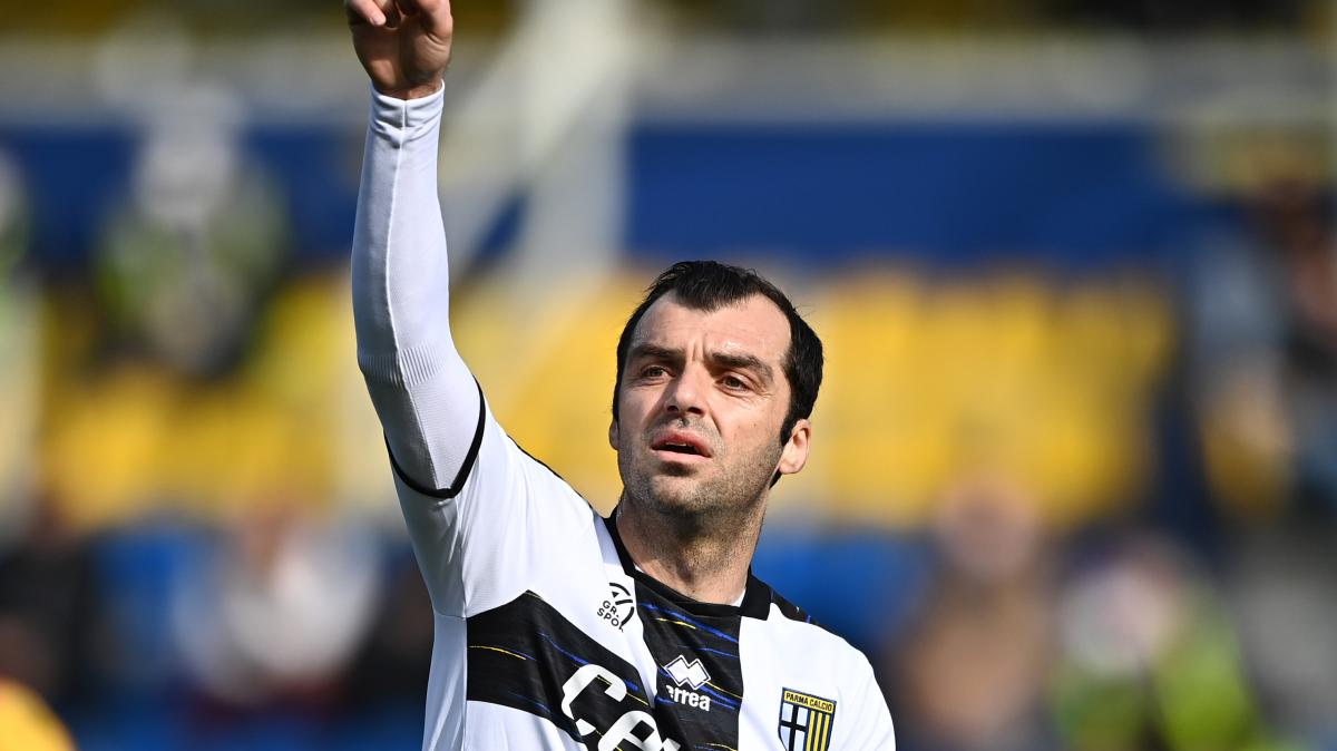 Genoa-Parma, tra i doppi ex c’è Pandev: 187 presenze in rossoblu, solo 11 in terra ducale